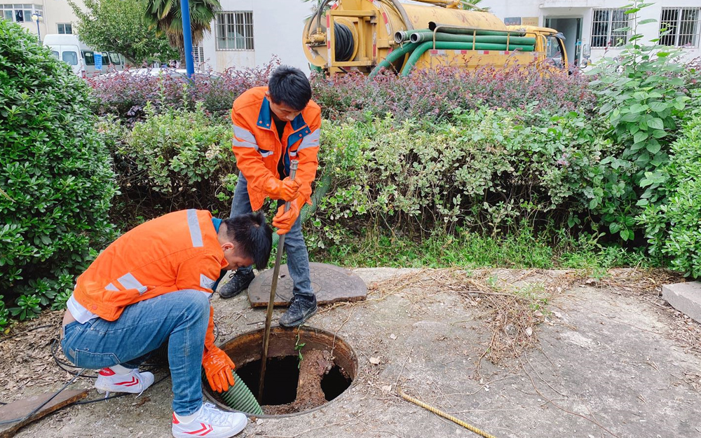 宁海路化粪池清理